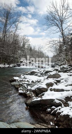 Eis und Schnee am Little Pigeon River im Great Smoky Mountains National Park Stockfoto