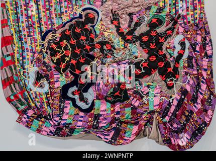 Steppdecken des Künstlers Basil Kincaid im Rubell Museum für zeitgenössische Kunst in Miami, Florida. Farbenfrohe Kunstwerke. Stockfoto