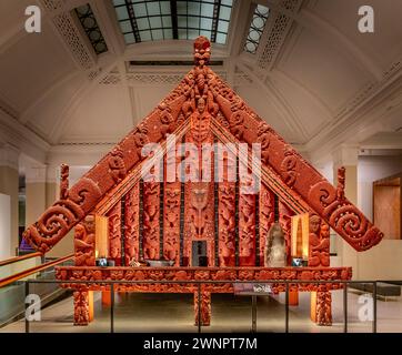 Die 1870er Jahre Te Puawai o Te Arawa, das Māori pātaka oder erhöhtes Lagerhaus im Auckland war Memorial Museum, Neuseeland. Stockfoto