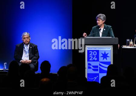 Melbourne, Australien. März 2024. Die australische Außenministerin Penny Wong (R) spricht während des Gipfels. ASEAN Australia Sondergipfel zur maritimen Zusammenarbeit Eröffnungsbemerkungen und Keynotes des australischen Außenministers Penny Wong und des philippinischen Außenministers Enrique Manalo. Quelle: SOPA Images Limited/Alamy Live News Stockfoto