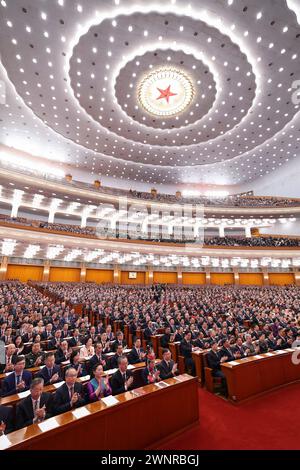 Peking, China. März 2024. Die Eröffnungssitzung der zweiten Sitzung des 14. Nationalen Komitees der Politischen Konsultativkonferenz des chinesischen Volkes (KPCC) findet am 4. März 2024 in der Großen Halle des Volkes in Peking, der Hauptstadt Chinas, statt. Quelle: Pang Xinglei/Xinhua/Alamy Live News Stockfoto