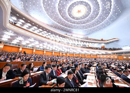 Peking, China. März 2024. Die Eröffnungssitzung der zweiten Sitzung des 14. Nationalen Komitees der Politischen Konsultativkonferenz des chinesischen Volkes (KPCC) findet am 4. März 2024 in der Großen Halle des Volkes in Peking, der Hauptstadt Chinas, statt. Quelle: Xie Huanchi/Xinhua/Alamy Live News Stockfoto