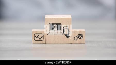 Holzblöcke mit Symbol des 2fa-Konzepts Stockfoto