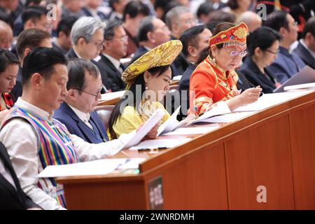 Peking, China. März 2024. Die Eröffnungssitzung der zweiten Sitzung des 14. Nationalen Komitees der Politischen Konsultativkonferenz des chinesischen Volkes (KPCC) findet am 4. März 2024 in der Großen Halle des Volkes in Peking, der Hauptstadt Chinas, statt. Quelle: Pang Xinglei/Xinhua/Alamy Live News Stockfoto