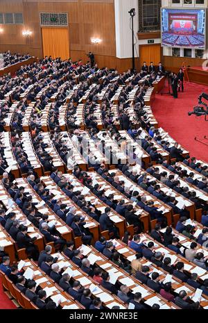 Peking, China. März 2024. Die Eröffnungssitzung der zweiten Sitzung des 14. Nationalen Komitees der Politischen Konsultativkonferenz des chinesischen Volkes (KPCC) findet am 4. März 2024 in der Großen Halle des Volkes in Peking, der Hauptstadt Chinas, statt. Quelle: Zhang Ling/Xinhua/Alamy Live News Stockfoto
