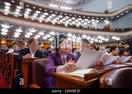 Peking, China. März 2024. Die Eröffnungssitzung der zweiten Sitzung des 14. Nationalen Komitees der Politischen Konsultativkonferenz des chinesischen Volkes (KPCC) findet am 4. März 2024 in der Großen Halle des Volkes in Peking, der Hauptstadt Chinas, statt. Quelle: Xing Guangli/Xinhua/Alamy Live News Stockfoto