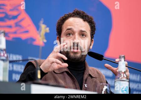 Regisseur Nelson Carlos de Los Santos Arias während der Pressekonferenz zum Film Pepe anlässlich der 74. Internationale Filmfestspiele Berlin. / Regisseur Nelson Carlos de Los Santos Arias während der Pressekonferenz zum Film Pepe anlässlich der 74. Internationalen Filmfestspiele Berlin. Schnappschuss-Fotografie/K.M.Krause *** Regisseur Nelson Carlos de Los Santos Arias während der Pressekonferenz zum Film Pepe anlässlich der 74. Internationalen Filmfestspiele Berlin Regisseur Nelson Carlos de Los Santos Arias während der Pressekonferenz zum Film Pepe anlässlich der 7 Stockfoto