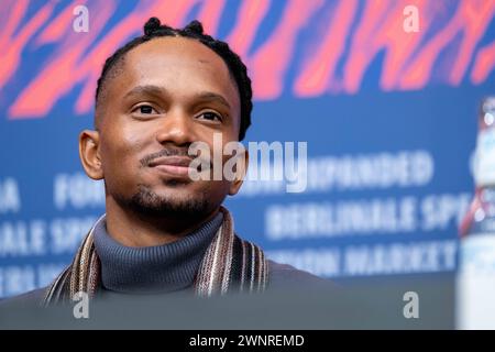 Sprecher Fareed Matjila während der Pressekonferenz zum Film Pepe anlässlich der 74. Internationale Filmfestspiele Berlin. / Voice Cast Fareed Matjila während der Pressekonferenz zum Film Pepe anlässlich der 74. Internationalen Filmfestspiele Berlin. Schnappschuss-Fotografie/K.M.Krause *** Sprecher Fareed Matjila während der Pressekonferenz zum Film Pepe anlässlich der 74. Internationalen Filmfestspiele Berlin Voice Cast Fareed Matjila während der Pressekonferenz zum Film Pepe anlässlich der 74. Internationalen Filmfestspiele Berlin Schnappschuss Fotografie K M Krause Stockfoto