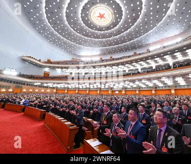 Peking, China. März 2024. Die Eröffnungssitzung der zweiten Sitzung des 14. Nationalen Komitees der Politischen Konsultativkonferenz des chinesischen Volkes (KPCC) findet am 4. März 2024 in der Großen Halle des Volkes in Peking, der Hauptstadt Chinas, statt. Quelle: Rao Aimin/Xinhua/Alamy Live News Stockfoto