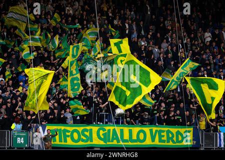SITTARD, NIEDERLANDE - 3. MÄRZ: Fans und Unterstützer von Fortuna Sittard vor dem niederländischen Eredivisie-Spiel zwischen Fortuna Sittard und Excelsior Rotterdam im Fortuna Sittard Stadion am 3. März 2024 in Sittard, Niederlande. (Foto von Orange Pictures) Stockfoto
