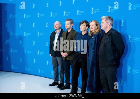 Schauspieler Cilian Murphy, Produzent Matt Damon und Alan Moloney während des Photocalls zum Film Small Things Like Things Like Things anlässlich der 74. Internationale Filmfestspiele Berlin. / Schauspieler Cilian Murphy, Produzenten Matt Damon und Alan Moloney während des Fotoaufrufs zum Film Small Things Like This anlässlich der 74. Internationalen Filmfestspiele Berlin. Schnappschuss-Fotografie/K.M.Krause *** Schauspieler Cilian Murphy, Produzenten Matt Damon und Alan Moloney während des Fotoaufrufs zum Film Small Things Like These anlässlich der 74. Berliner Filmfestspiele Schauspieler Cilian Murphy, Stockfoto