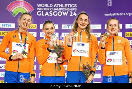 Goldmedaillengewinner Femke Bol, Lisanne de Witte, Lieke Klaver und Cathelijn Peeters beim 4x400 m Staffelfinale der Frauen während der Leichtathletik-Hallenweltmeisterschaften 2024 am 4. März 2024 in der Emirates Arena in Glasgow, Großbritannien Credit: Erik van Leeuwen/SCS/AFLO/Alamy Live News Stockfoto