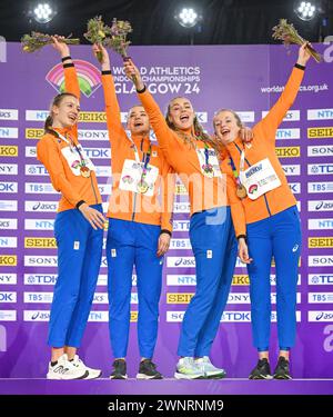 Goldmedaillengewinner Femke Bol, Lisanne de Witte, Lieke Klaver und Cathelijn Peeters beim 4x400 m Staffelfinale der Frauen während der Leichtathletik-Hallenweltmeisterschaften 2024 am 4. März 2024 in der Emirates Arena in Glasgow, Großbritannien Credit: Erik van Leeuwen/SCS/AFLO/Alamy Live News Stockfoto