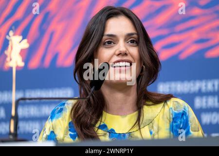 Regisseurin Margherita Vicario während der Pressekonferenz zum Film Gloria anlässlich der 74. Internationale Filmfestspiele Berlin. / Regisseurin Margherita Vicario während der Pressekonferenz zum Film Gloria anlässlich der 74. Internationalen Filmfestspiele Berlin. Schnappschuss-Fotografie/K.M.Krause *** Regisseurin Margherita Vicario während der Pressekonferenz zum Film Gloria anlässlich der 74. Internationalen Filmfestspiele Berlin Regisseurin Margherita Vicario während der Pressekonferenz zum Film Gloria anlässlich der 74. Internationalen Filmfestspiele Berlin Schnappschuss ph Stockfoto