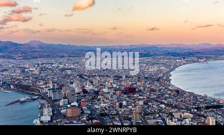 Nordjapanische Stadt Hakodate auf der Insel Hokkaido bei Sonnenuntergang Stockfoto