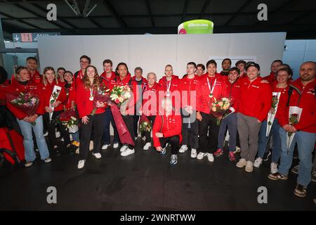 Charleroi, Belgien. März 2024. Belgische Athleten posieren für den Fotografen bei der Ankunft der Athletik-Hallenweltmeisterschaften in Glasgow, Schottland, Großbritannien, am Flughafen Charleroi Brüssel Süd in Charleroi am Sonntag, den 3. März 2024. Belgien gewann drei Goldmedaillen und eine Bronzemedaille bei den Weltmeisterschaften in der Halle. BELGA PHOTO VIRGINIE LEFOUR Credit: Belga News Agency/Alamy Live News Stockfoto