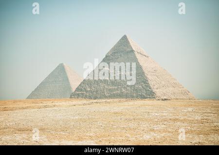 Pyramiden von Gizeh. Die meisten besuchten ägyptischen Wahrzeichen. Das Alte Ägypten. Gizeh Nekropolis. Am bekanntesten unter den sieben Weltwundern. Urlaub des Stockfoto