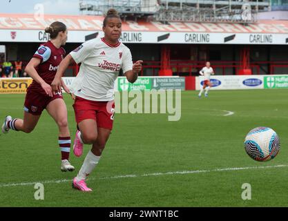 DAGENHAM, ENGLAND – 3. MÄRZ: Nokita PARRIS von Manchester United Women in Aktion beim Barclays FA Women's Super League Spiel zwischen West Ham United Stockfoto