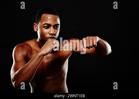 Ein junger US-amerikanischer Boxer im studio Stockfoto