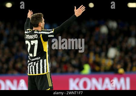 Neapel, Italien. März 2024. Andrea Cambiaso von Juventus FC Gesten während des Spiels der Serie A zwischen SSC Napoli und Juventus FC im Stadio Maradona am 03. März 2024 in Neapel. Quelle: Marco Canoniero/Alamy Live News Stockfoto