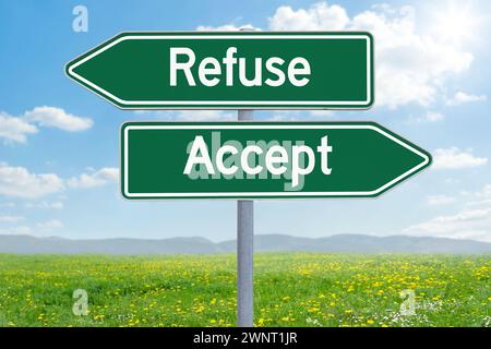 Zwei Richtungsschilder - verweigern oder akzeptieren Stockfoto