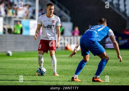 Lodz, Polen. März 2024. Kamil Dankowski von LKS wurde während des Polnischen PKO Ekstraklasa League-Spiels zwischen LKS Lodz und Puszcza Niepolomice im Wladyslaw Krol Municipal Stadium gesehen. Endstand; LKS Lodz vs Puszcza Niepolomice 3:2. (Foto: Mikolaj Barbanell/SOPA Images/SIPA USA) Credit: SIPA USA/Alamy Live News Stockfoto