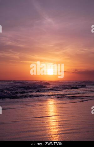 Tiefer Sonnenuntergang am Panama City Beach Stockfoto