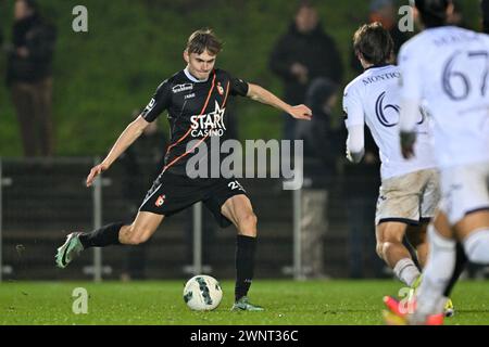 Andreas Spegelaere (25) von KMSK Deinze, dargestellt während eines Fußballspiels zwischen KMSK Deinze und RSCA Futures am 24. Spieltag der Challenger Pro League 2023-2024 , am Montag den 2 . März 2024 in Deinze , Belgien . FOTO SPORTPIX | David Catry Stockfoto