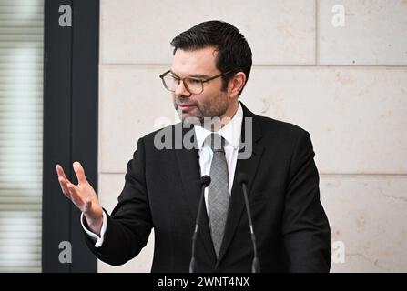 Karlsruhe, Deutschland. März 2024. Bundesjustizminister Marco Buschmann (FDP) spricht bei der offiziellen Einweihung des neuen Generalstaatsanwalts Jens Rommel in der Bundesanwaltschaft. Quelle: Uli Deck/dpa/Alamy Live News Stockfoto