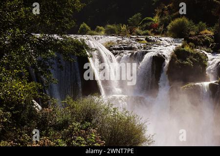 Wasserfall, Strbacki Buk, Fluss, Flussufer, Una Nationalpark, Bosnien, Bihac, Paradies, Naturschönheit, Una Fluss, schöner Wasserfall Nationalpark Una Stockfoto