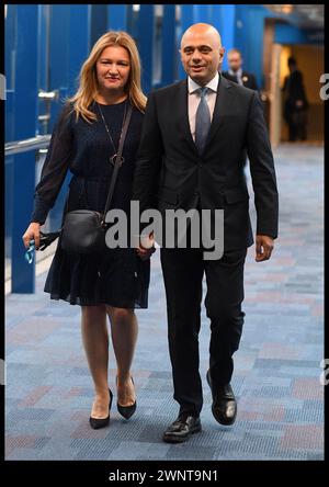 Image ©Lizenzierung an Parsons Media. 03/10/2018. London, Vereinigtes Königreich. Konservative Parteikonferenz 2018. Sajid Javid und seine Frau Laura King nehmen 2018 an der Konservativen Parteikonferenz in Birmingham Teil. Foto von Andrew Parsons / Parsons Media Stockfoto