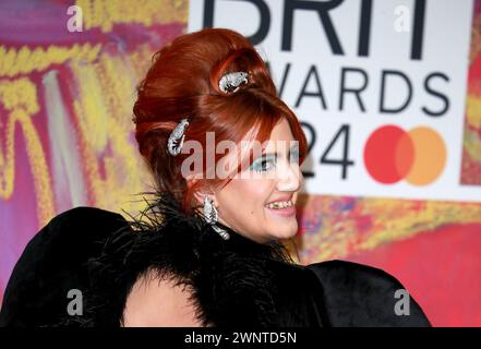 London, Großbritannien. März 2024. Ciara Mary-Alice Thompson aka CMAT nimmt an den BRIT Awards 2024 in der O2 Arena in London Teil. Quelle: SOPA Images Limited/Alamy Live News Stockfoto