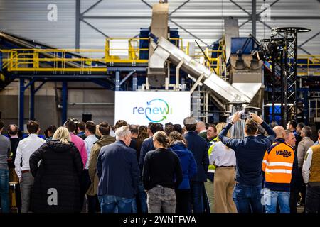 EINDHOVEN - Eröffnung der neuen Kunststoffsortieranlage des Abfallarbeiters Renewi. Nach Angaben des Unternehmens wird nur ein Drittel der Kunststoffabfälle recycelt. Mit der Eröffnung dieser Installation möchte Renewi diesen Prozentsatz erhöhen. ANP ROB ENGELAAR niederlande aus - belgien aus Stockfoto