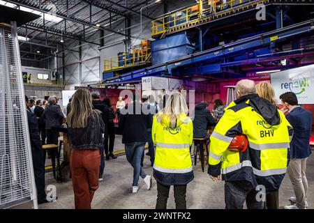 EINDHOVEN - Eröffnung der neuen Kunststoffsortieranlage des Abfallarbeiters Renewi. Nach Angaben des Unternehmens wird nur ein Drittel der Kunststoffabfälle recycelt. Mit der Eröffnung dieser Installation möchte Renewi diesen Prozentsatz erhöhen. ANP ROB ENGELAAR niederlande aus - belgien aus Stockfoto