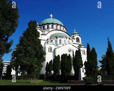 Belgrad, Serbien, 9. September 2023 Kirche St. Sava, ein serbisch-orthodoxer Tempel. Grandiose Glockentürme. Svetosavski Trg Platz. Fresken und Mosaike Stockfoto