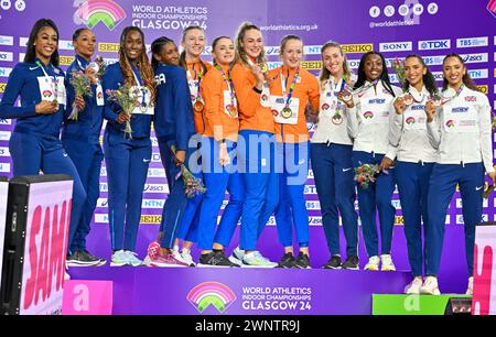 Glasgow, Schottland, Großbritannien. März 2024. Medaillenzeremonie im 4x400 m für Damen. 1. Niederlande, 2. USA, 3. Großbritannien und Nordirland (GBR). Während der Hallenathletik-Weltmeisterschaften in der Emirates Arena, Glasgow, Schottland, Großbritannien. Quelle: LFP/Alamy Live News Stockfoto