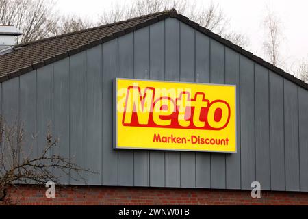 Eine Filiale von Netto Marken-Discount in Betzdorf, Logo Netto Marken-Discount Filiale am 04.03.2024 in Betzdorf/Deutschland. *** Eine Niederlassung von Netto Marken Discount in Betzdorf, Logo Netto Marken Discount Store am 04 03 2024 in Betzdorf Deutschland Stockfoto