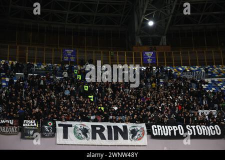 Neapel, Italien. März 2024. Foto Alessandro Garofalo/LaPresse 03 marzo 2024 Napoli, Italia Sport calcio Napoli vs Juventus - Campionato di calcio Serie A TIM 2023/2024 - stadio Diego Armando Maradona Nella Foto: Tifosi Juventus 03. März 2024 Neapel, Italien Sport Fußball Neapel vs Juventus - italienische Fußball Meisterschaft Liga A TIM 2023/2024 - Diego Armando Maradona Stadion. Auf dem Bild: Juventus Supporters Credit: LaPresse/Alamy Live News Stockfoto