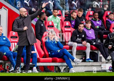 Eindhoven - PSV-Trainer Peter Bosz während des Eredivisie-Spiels zwischen PSV und Feyenoord im Philips Stadion am 3. März 2024 in Eindhoven, Niederlande. (Box to Box Pictures/Tom Bode) Stockfoto