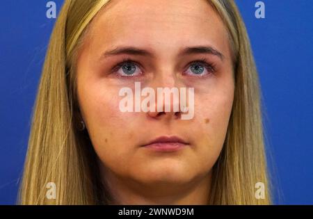 Calley Smith (18) Tochter von Khasha Smith, der am 5. Januar in Edinburgh als vermisst gemeldet wurde und eine Erklärung auf der Fettes Police Station in Edinburgh las. Bedenken wurden von Khashas Familie geäußert, die seit dem 4. November nichts von ihr gehört hat. Bilddatum: Montag, 4. März 2024. Stockfoto