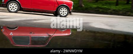 20/05/21 In einem renovierten Lager im alten wireworks, Ambergate, startet Eine MINI - „Drive Dad’s Car“-Attraktion auf der Great british Car Journey Stockfoto