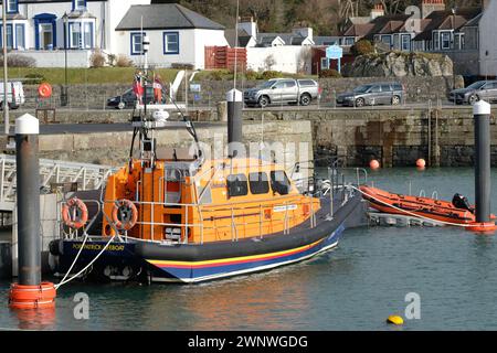 Portpatrick Scotland UK RNLI Rettungsboot ( Shannon-Klasse namens Stella und Humfrey Berkeley 13-25 ) im Hafen von Portpatrick im Februar 2024 Stockfoto