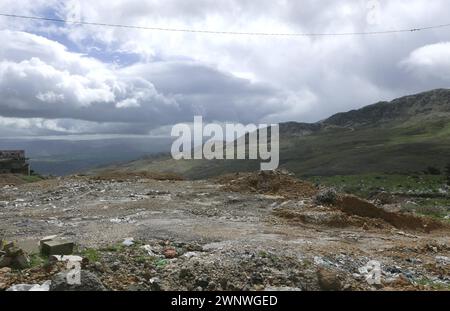 Eine Aufnahme einer Landschaft im Bekaa-Tal, Libanon, am 3. März 2024. (Foto: Elisa Gestri/SIPA USA) Stockfoto