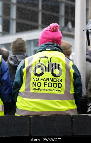 No Farmers No Food - Bauern protestieren im Februar 2024 vor dem walisischen Senedd in Cardiff Stockfoto