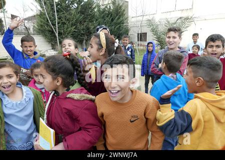 Al Maj, Libanon. März 2024. Libanesische, palästinensische und syrische Kinder, die von der NRO "Wir sind für einander da" im Dorf Al Maj, Bekaa Valley, Libanon, betreut werden, 3. März 2024. (Foto: Elisa Gestri/SIPA USA) Credit: SIPA USA/Alamy Live News Stockfoto