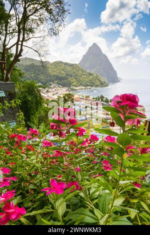 Piton Mountain Bietet Ausblicke Auf Soufriere, Saint Lucia, Westindien Und Die Östliche Karibik Stockfoto