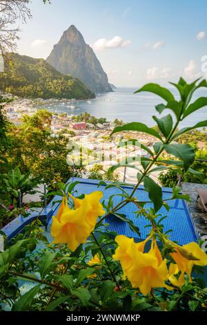 Piton Mountain Bietet Ausblicke Auf Soufriere, Saint Lucia, Westindien Und Die Östliche Karibik Stockfoto