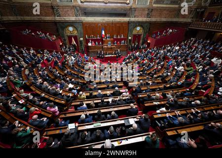 Versailles, Frankreich. März 2024. Allgemeine Ansicht während der Einberufung eines Kongresses beider Kammern in Versailles, südwestlich von Paris, am 4. März 2024, um das Recht auf Abtreibung in der Verfassung des Landes zu verankern. Foto: Eliot Blondet/ABACAPRESS.COM Credit: Abaca Press/Alamy Live News Stockfoto