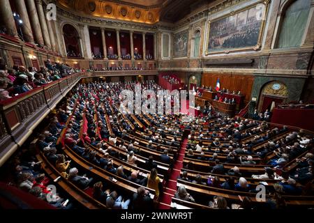 Versailles, Frankreich. März 2024. Allgemeine Ansicht während der Einberufung eines Kongresses beider Kammern in Versailles, südwestlich von Paris, am 4. März 2024, um das Recht auf Abtreibung in der Verfassung des Landes zu verankern. Foto: Eliot Blondet/ABACAPRESS.COM Credit: Abaca Press/Alamy Live News Stockfoto