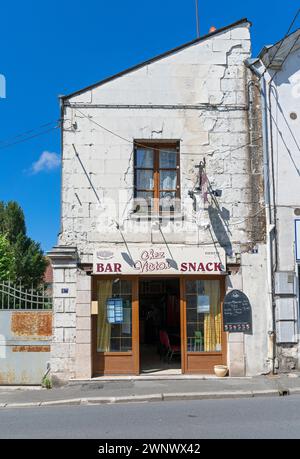 Europa, Frankreich, Centre-Val de Loire, Montrichard. Snackbar „Chez Victor“ in der Rue Victor Hugo Stockfoto